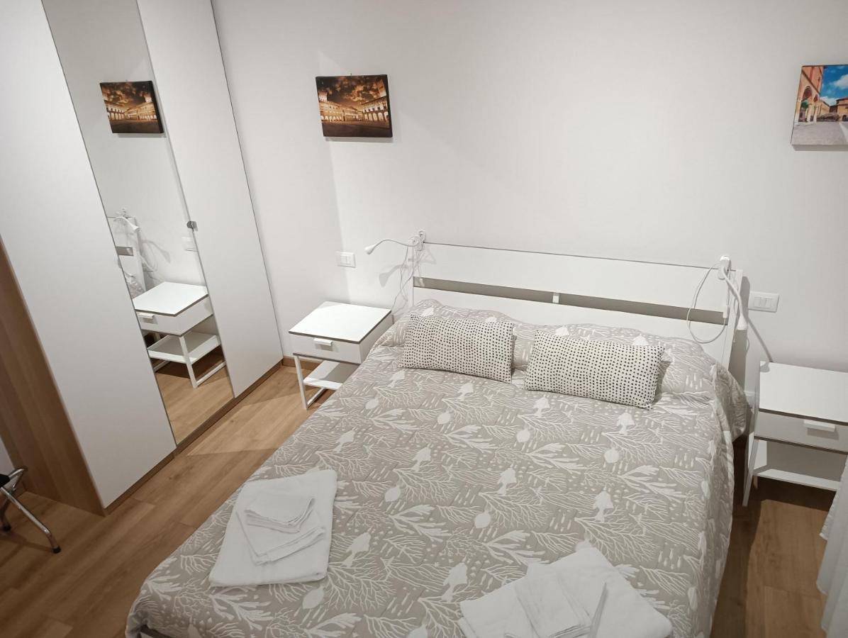 B&B Fiera Station Rooms Bologna Exterior photo